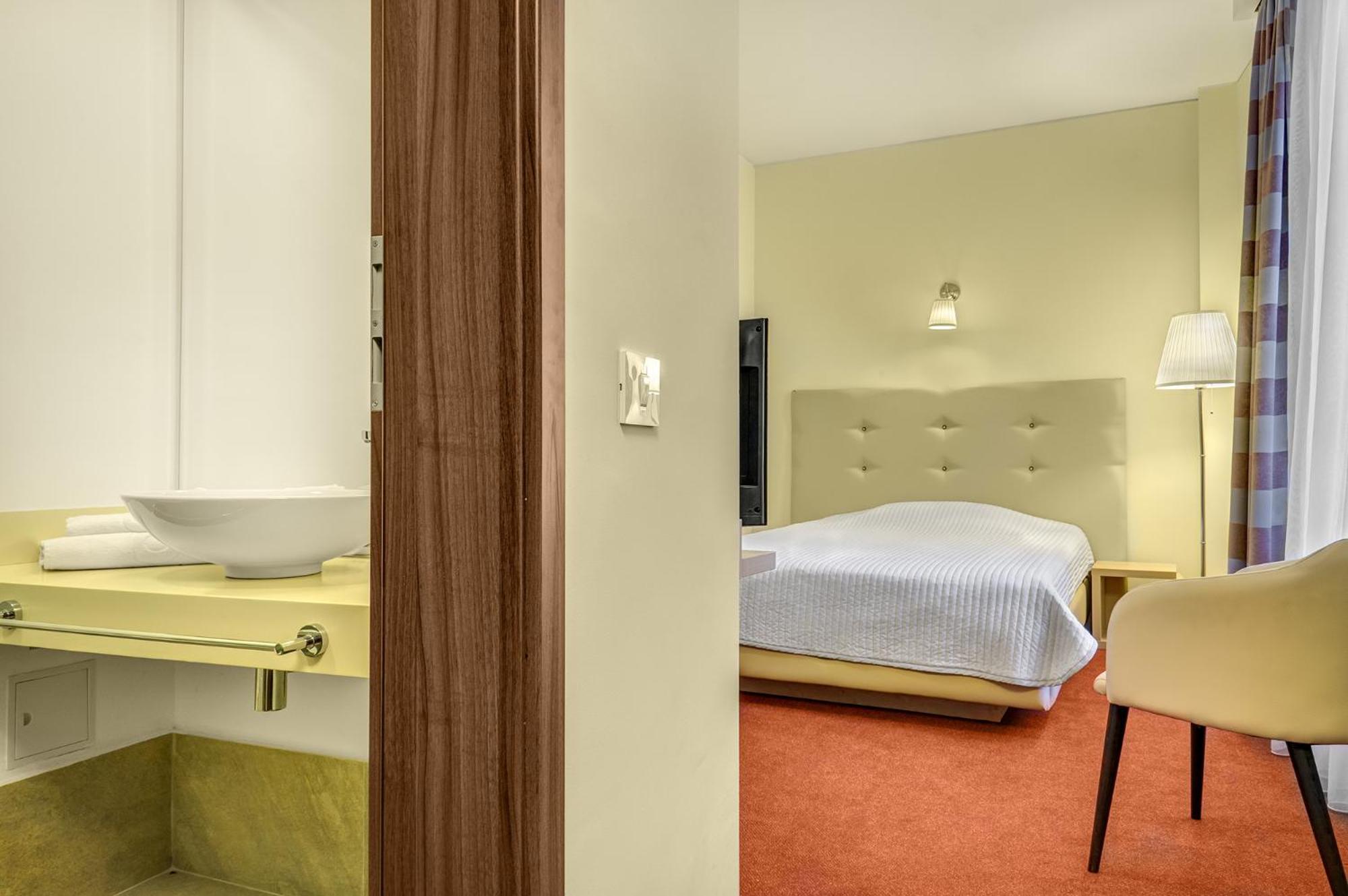 Hotel Capitol 4*